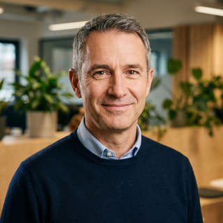 マホリエの最高経営責任者(CEO)として紹介されているJames Mitchell氏のプロフィール画像